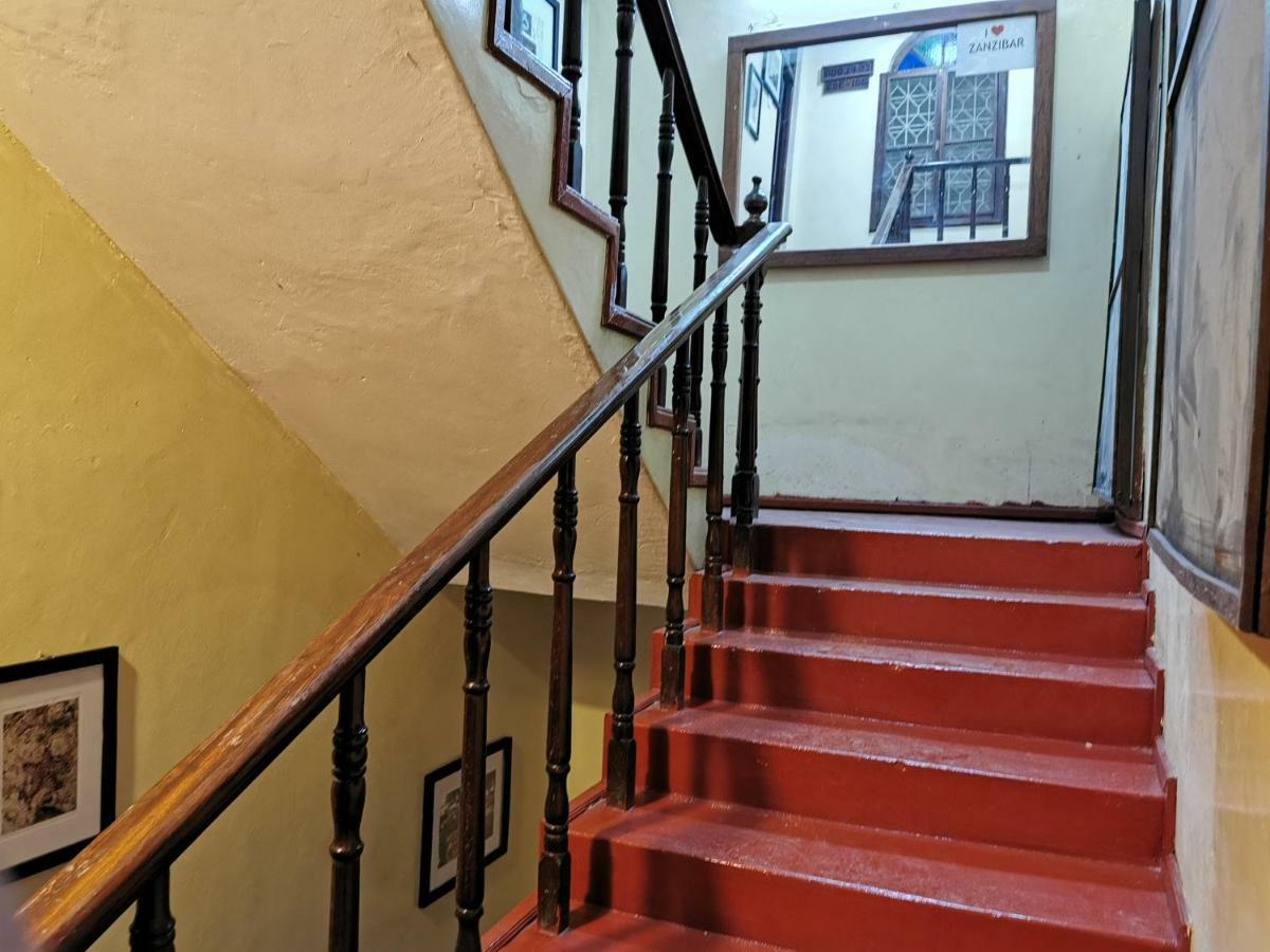 Crown Hotel ザンジバルシティ エクステリア 写真